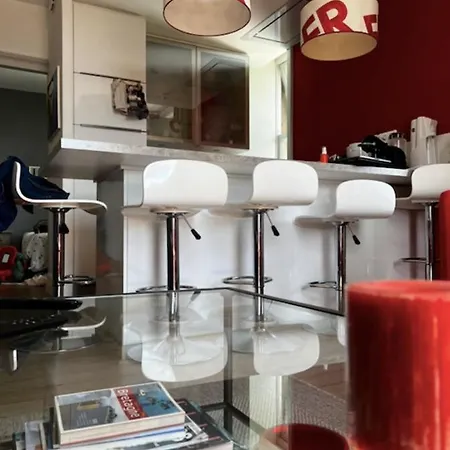 Apartment Nice And Bright Near Casino