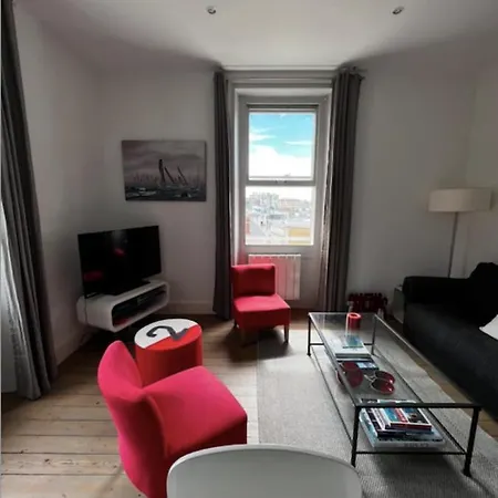 Apartment Nice And Bright Near Casino